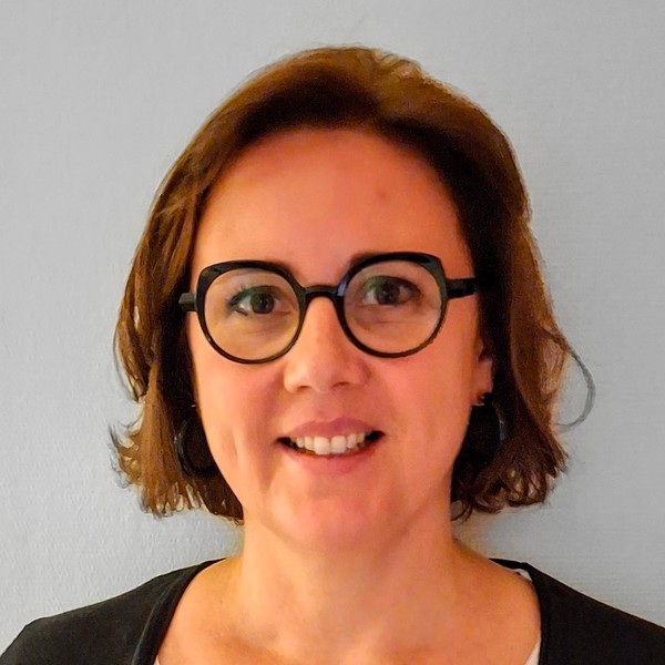 Portrait de Stéphanie DÉGÉRAUD BORNUAT